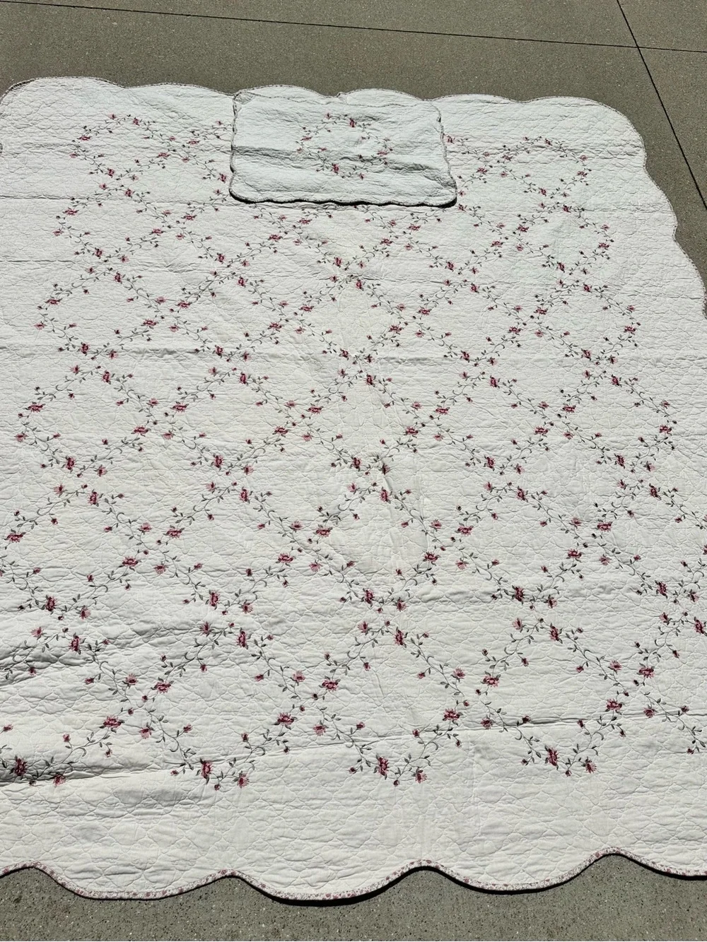 Classic Creamy White Floral Embroidered Quilt Set 1 Pillow Sham Hannalore Cotton